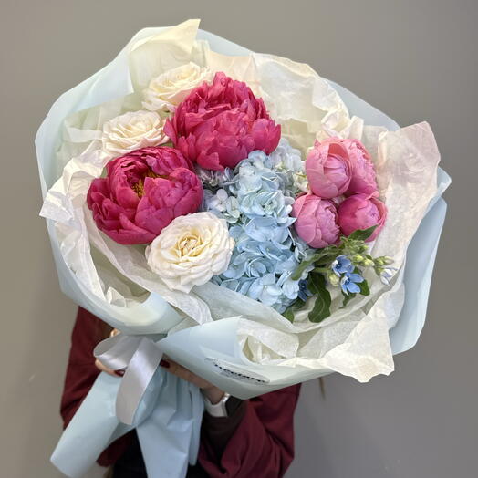 Авторский букет с пионами 🌸🩵