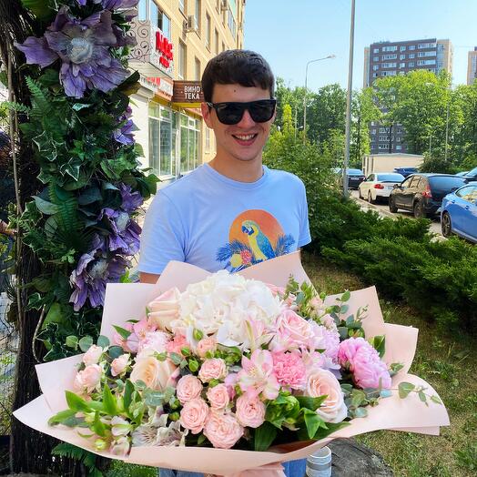 Букет с гортензией