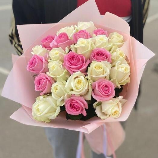 Bouquet of 25 white and pink roses