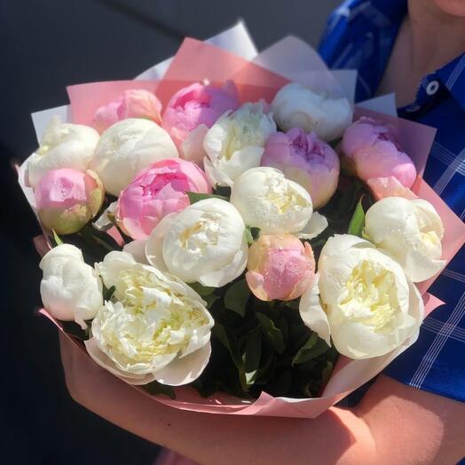 Букет с пионами