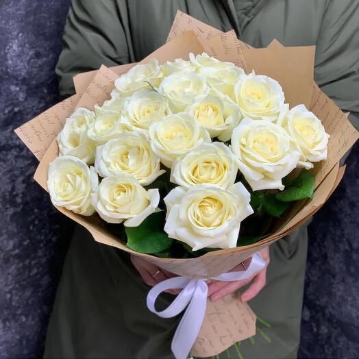 19 rosas blancas
