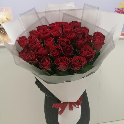 Bouquet of red roses