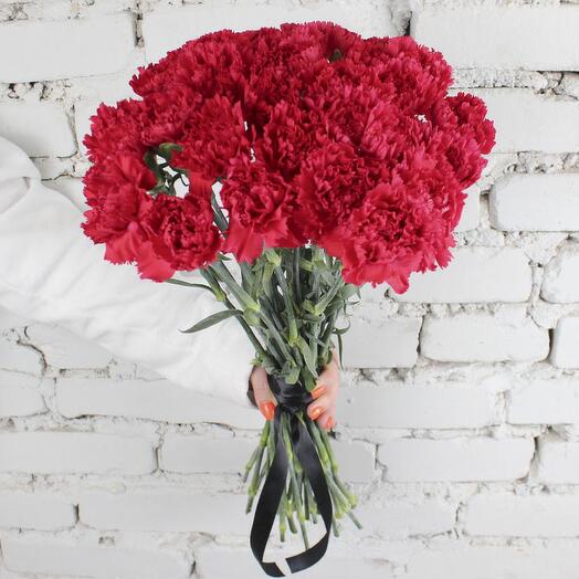 Bouquet of 30 red carnations