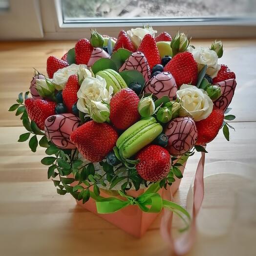 Клубничный букет в коробке