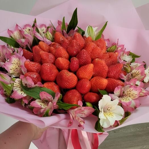 Strawberries with alstroemeria