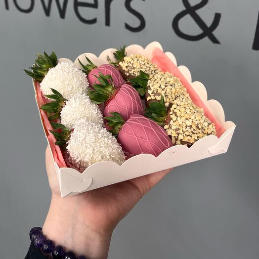 Коробочка с клубникой в шоколаде🥰