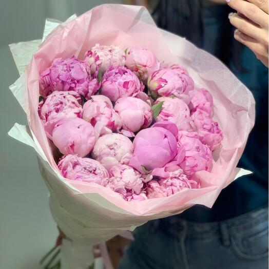 19 розовых пионов