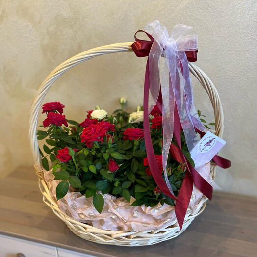 Корзина с розами