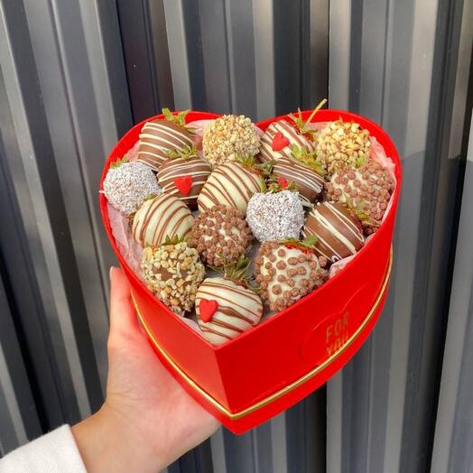 Клубника в шоколаде Бокс Сердце S Red с клубникой в шоколаде