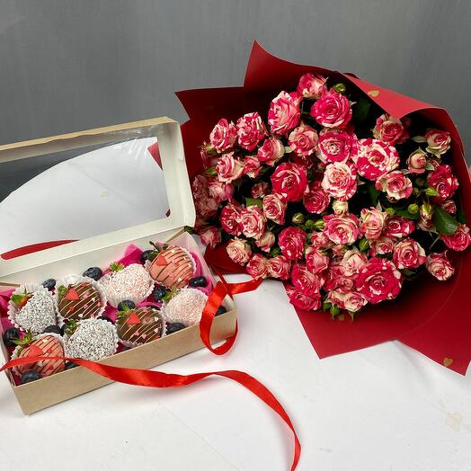 Кустовые розы 🌹 с клубникой в шоколаде 🍓 002049
