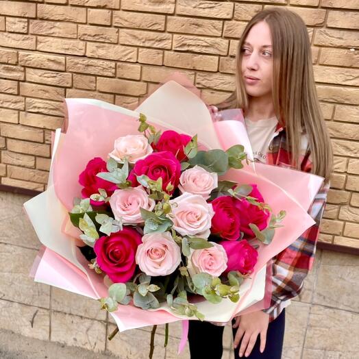 Букет из 13 Роз с Эвкалиптом