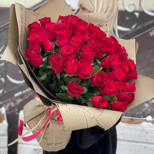 51 красная роза в стильной упаковке🌹
