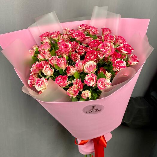 Букет из красных кустовых роз 001793/00152