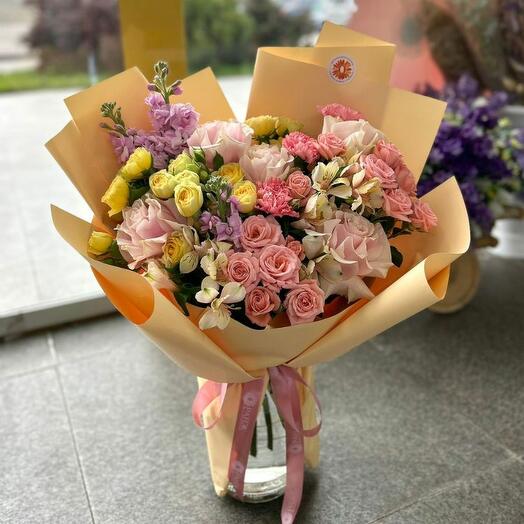 Яркий букет цветов от Оранж Алматы