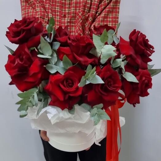Rosas francesas con eucalipto en una Caja de sombrero ️