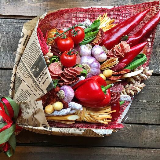 Мужской букет с колбасой сыром и овощами