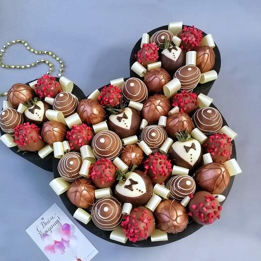 Микки Маус из клубники в бельгийском шоколаде Джентельмен