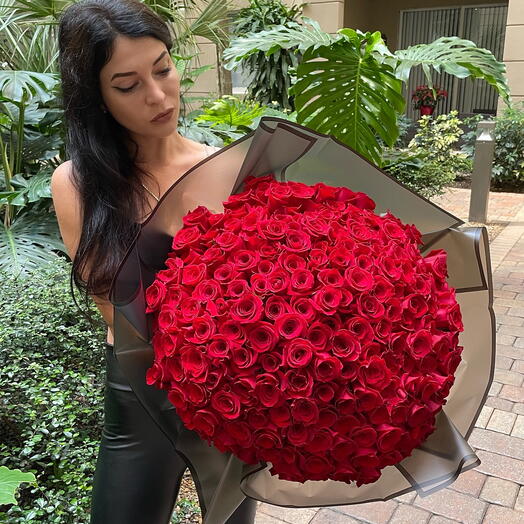 200 red roses