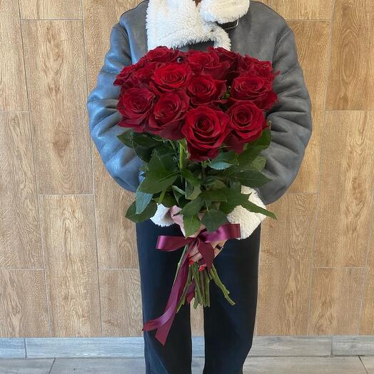 Bouquet of 15 red-maroon Ecuadorian Explorer premium roses 60-70 cm