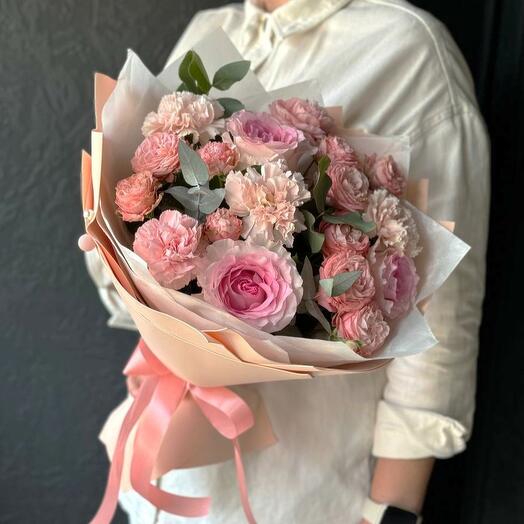 Нежный букет пионовидных роз 🌸001