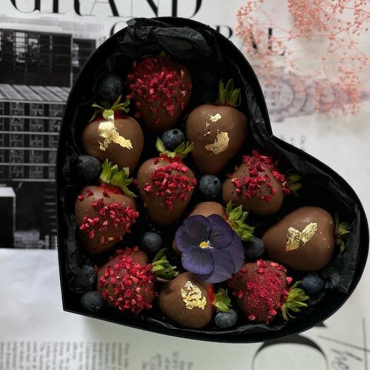 Клубника в шоколаде 🍓бокс сердце 🖤