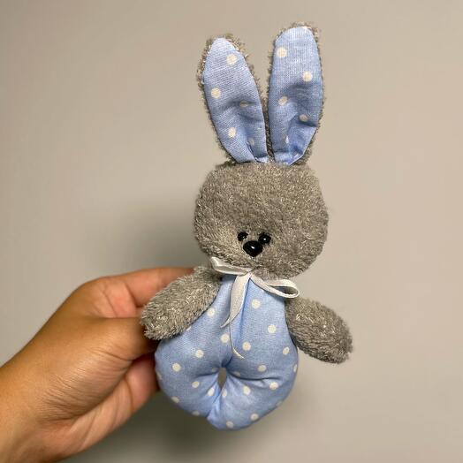 Зайка в костюме в горошек