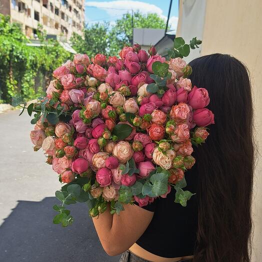 Букет  из кустовых  роз  60см