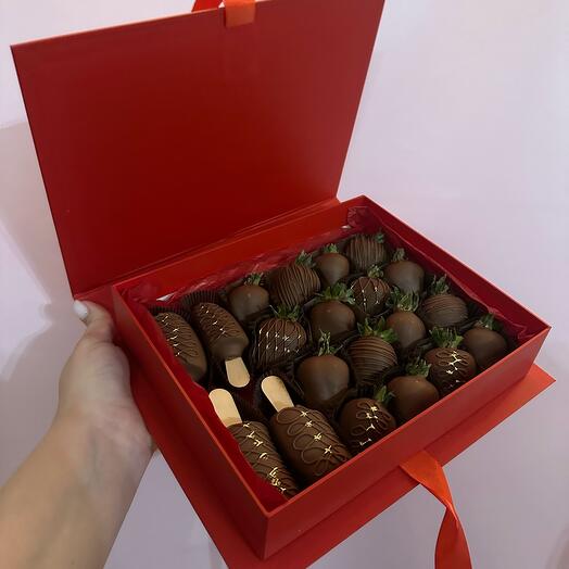 Клубника и бананы в шоколаде в Premium коробочке