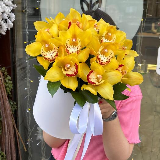 Коробка из желтой орхидеи