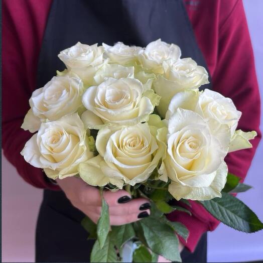White roses 15pcs