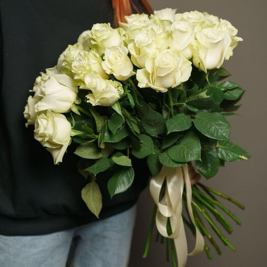 Розы белые 25 штук