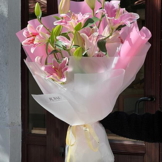 Букет "Королевские лилии"