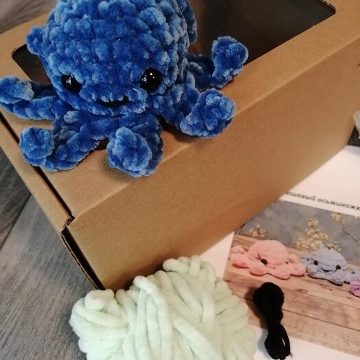 Set for knitting a teddy octopus keychain