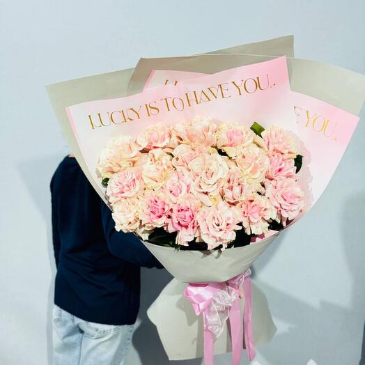 Flowers French pink roses pink mondiale pink mondiale in a bouquet