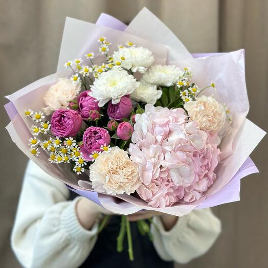 Нежность🌸 букет с розовой гортензией, ромашками и диантусами