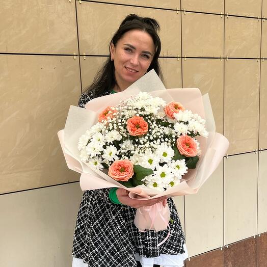 Пионовидные розы в сборном букете