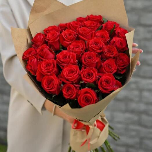 31 Красная роза 60 см в крафте