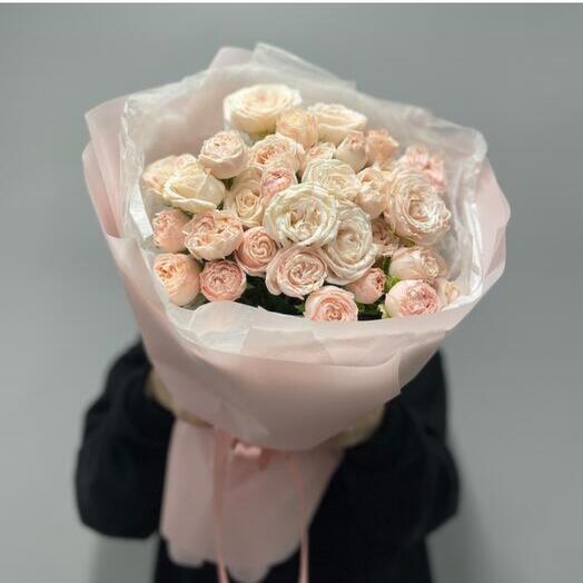 Букет из нежных пионовидных роз