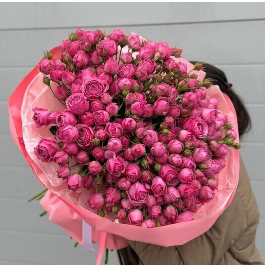 Bouquet of bushy peony-shaped roses