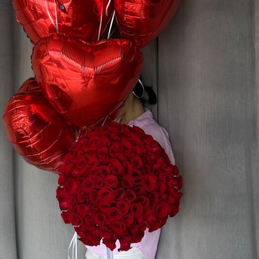 Red bouqet with ballon