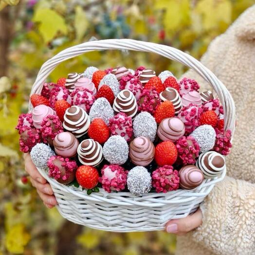 Корзина маленькая S с клубникой Berry mood