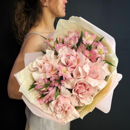 Букет «Кружево L» (французская роза и альстромерия)