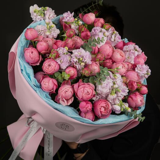 Авторский букет с кустовыми пионовидными розами "Je t aime 💙"