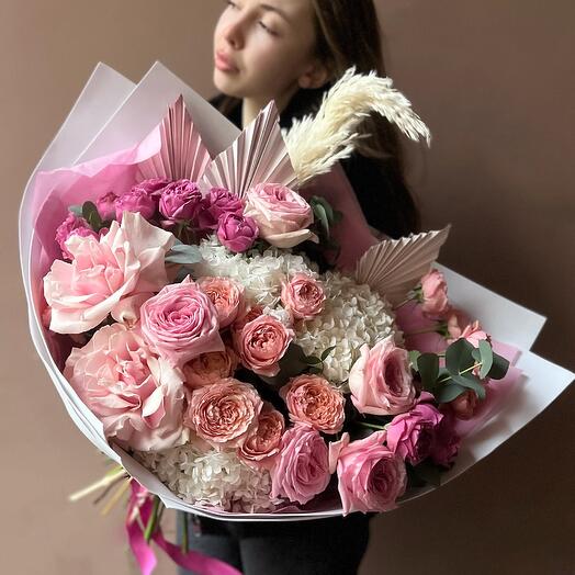 Премиум букет «Энни Холл»( микс французские, пионовидные и пион. Кустовых роз , эвкалипт и сухоцветы )