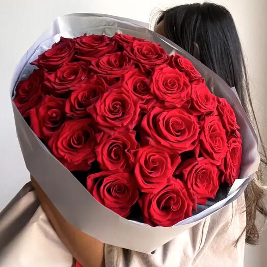 25 красных роз