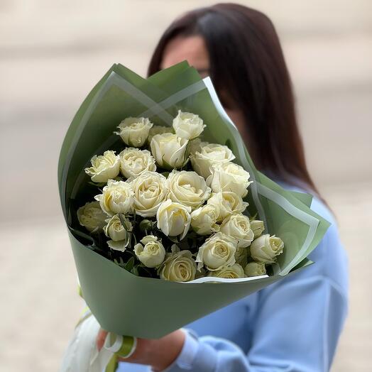 Белые кустовые розы