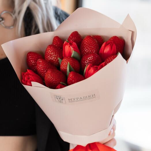 Ramo de fresa fragante con tulipanes FT1325