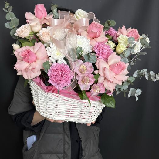 Нежная корзина с цветами