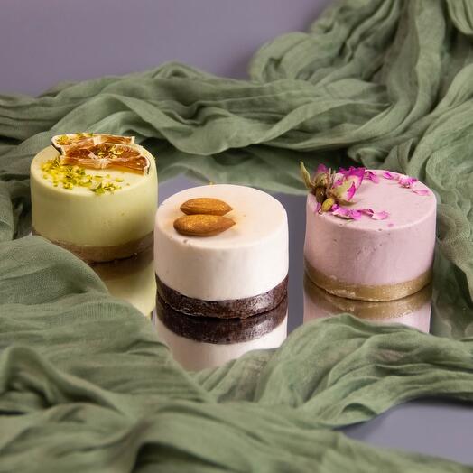 Trio 2 (cheesecake, manga maracujá e morango com creme)