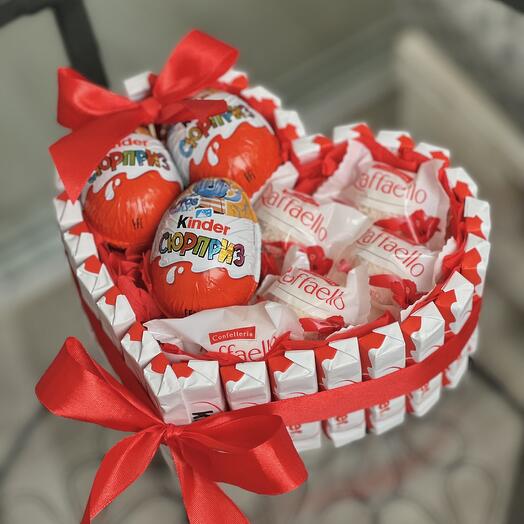 Сердце из конфет raffaello и kinder surprise